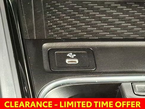 Used 2025 Mercedes-Benz EQB 250+ image 25