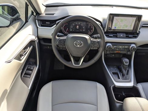 Used 2025 Toyota RAV4 XLE Premium image 31