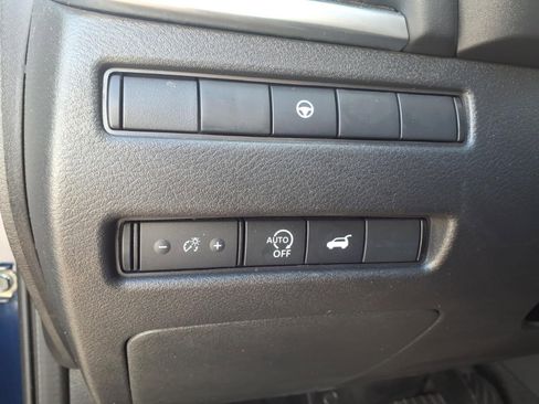 Used 2025 Nissan Rogue SV image 15