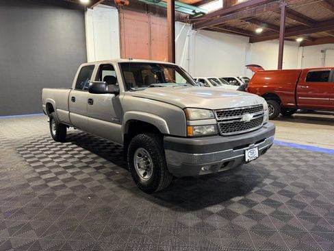 Used 2005 Chevrolet Silverado 3500 LS w/ Heavy-Duty Power Package AWD/4WD image 6