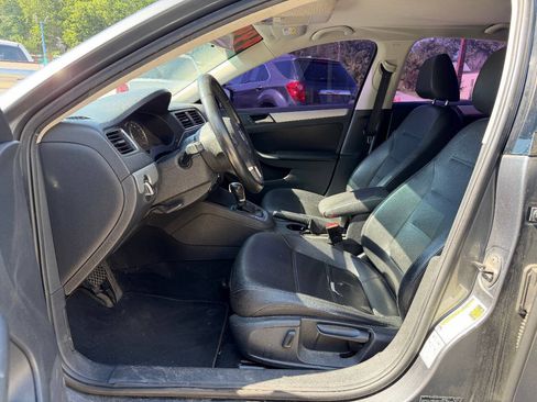 Used 2013 Volkswagen Jetta SE FWD image 9