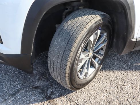 Used 2025 Chevrolet Equinox LT w/ Convenience Package II FWD image 16