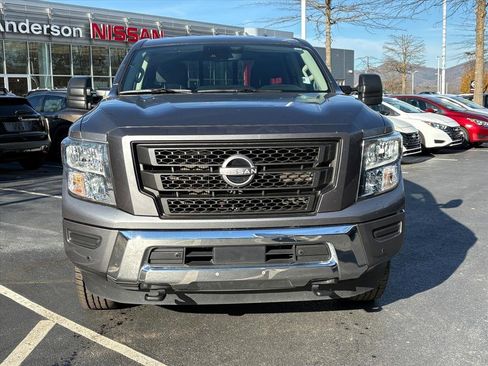 Used 2024 Nissan Titan SV w/ SV Convenience Package image 4