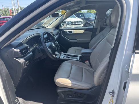 Used 2023 Ford Explorer XLT w/ Equipment Group 202A AWD/4WD image 8