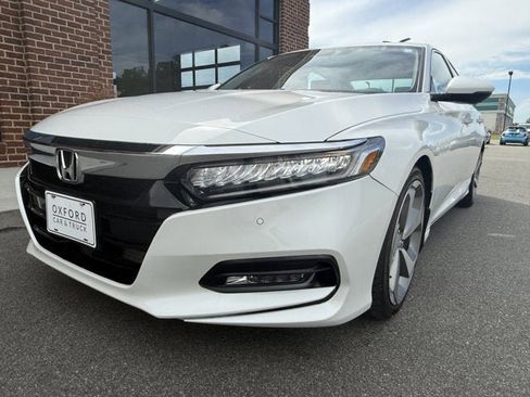 Used 2018 Honda Accord Touring image 10