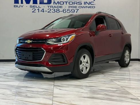 Used 2022 Chevrolet Trax LT w/ Driver Confidence Package AWD/4WD image 2