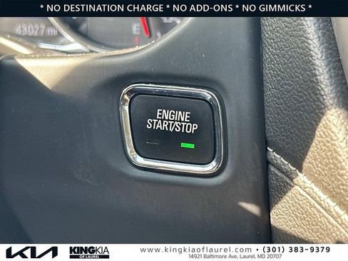 Used 2023 GMC Acadia Denali w/ Denali Technology Package image 12