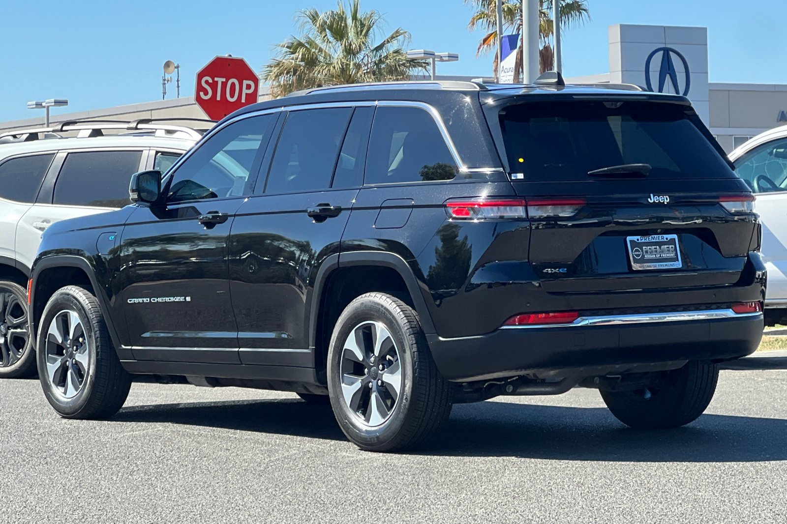 Used 2022 Jeep Grand Cherokee Limited 4xe w/ Luxury Tech Group II AWD/4WD image 6