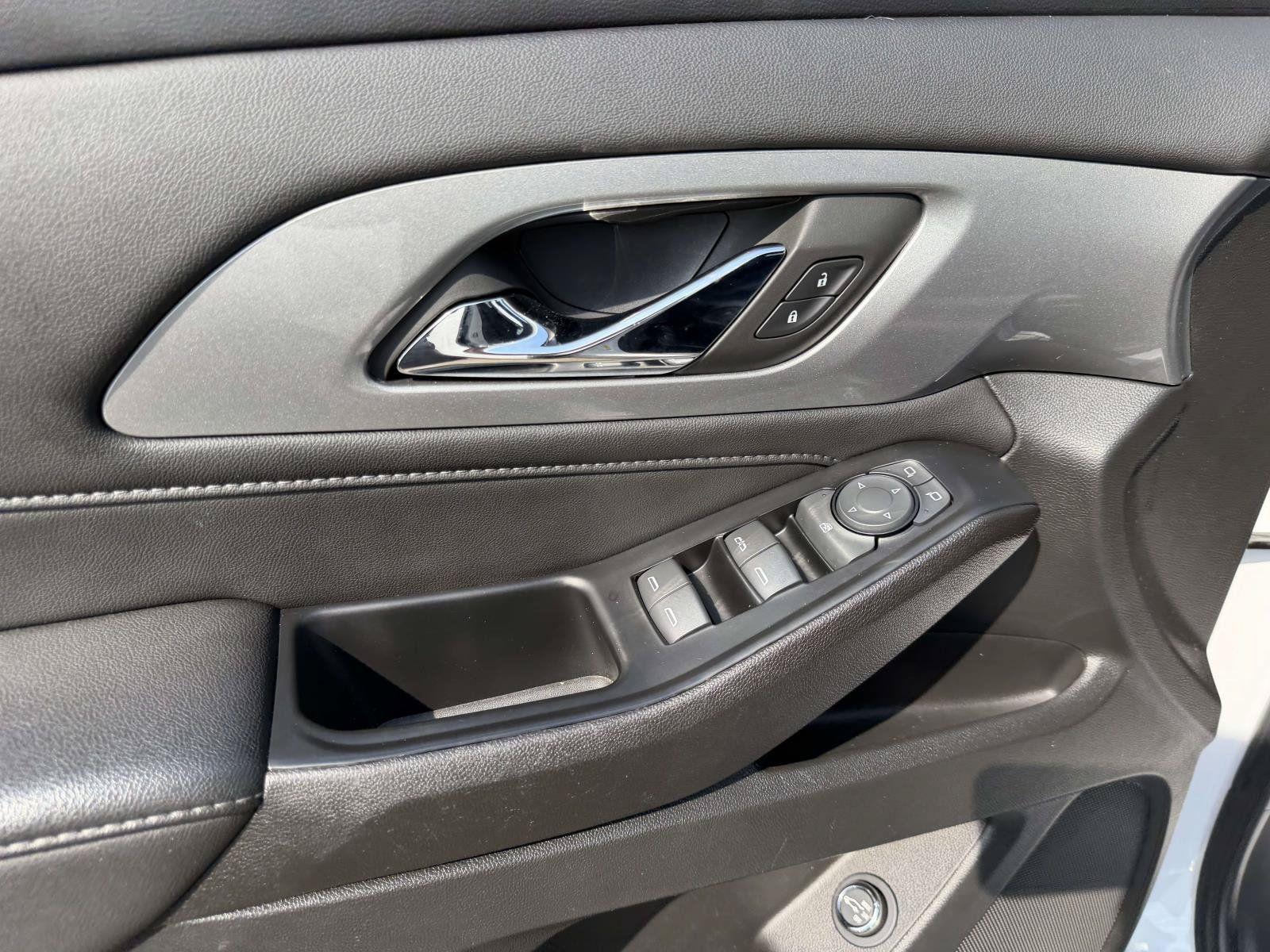 Certified 2023 Chevrolet Traverse LT FWD image 18