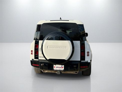 Used 2024 Land Rover Defender 130 X-Dynamic SE image 6