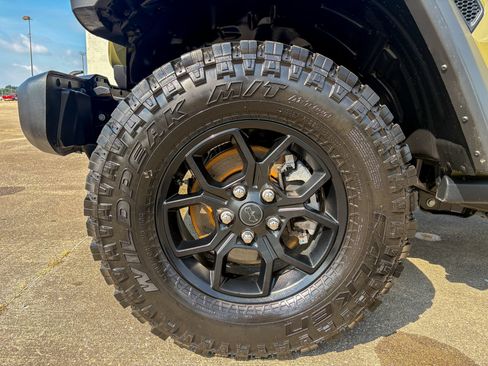 Used 2025 Jeep Wrangler Sport AWD/4WD image 35