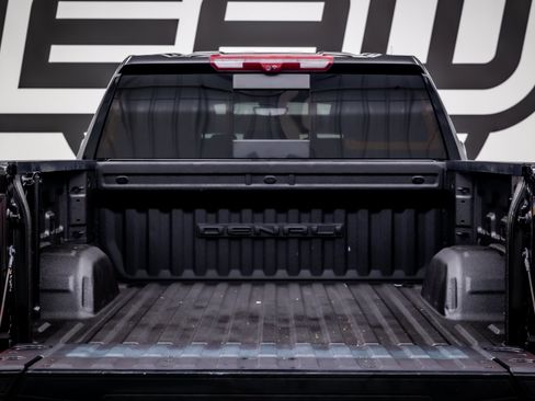 Used 2024 GMC Sierra 1500 Denali w/ Technology Package AWD/4WD image 40