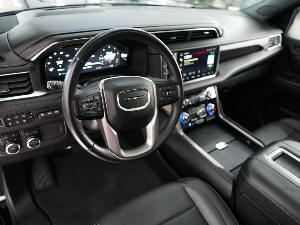 Used 2022 GMC Yukon XL Denali AWD/4WD image 16