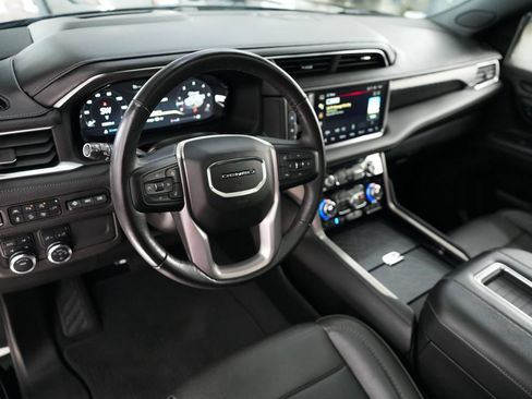 Used 2022 GMC Yukon XL Denali AWD/4WD image 16