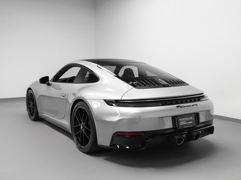 Certified 2025 Porsche 911 Carrera GTS RWD image 3