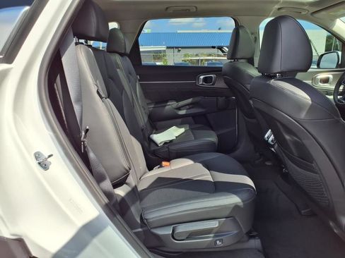 Used 2025 Kia Sorento SX FWD image 11