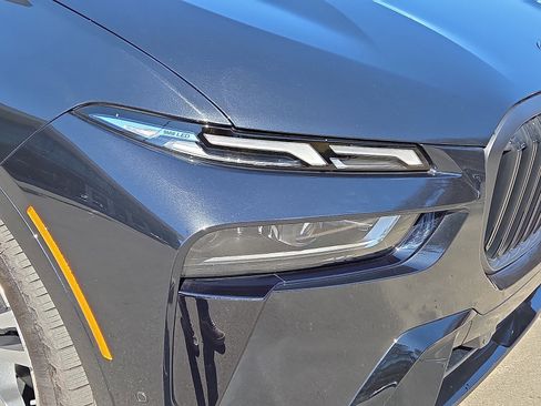 Used 2026 BMW X7 xDrive40i w/ M Sport Package image 9