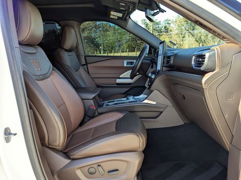 Used 2023 Ford Explorer King Ranch w/ Technology Package image 28