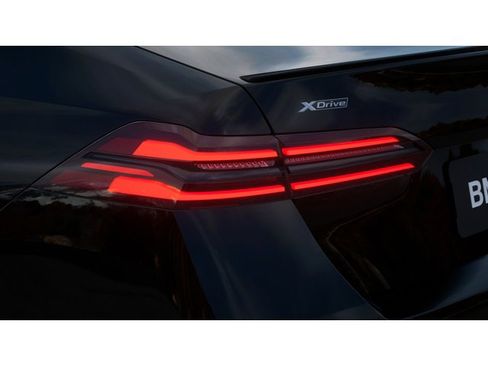 New 2026 BMW 550e xDrive image 8