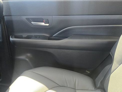 Used 2024 Toyota Grand Highlander XLE FWD image 8