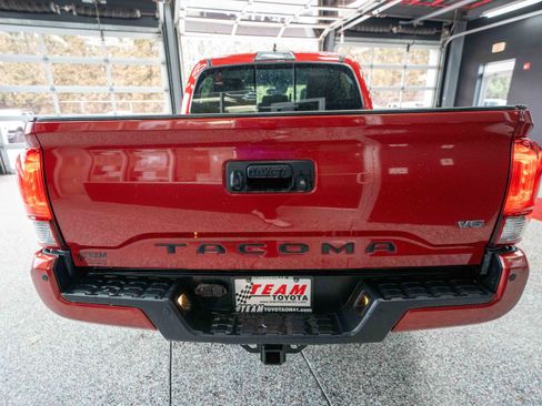 Used 2019 Toyota Tacoma TRD Off-Road image 3