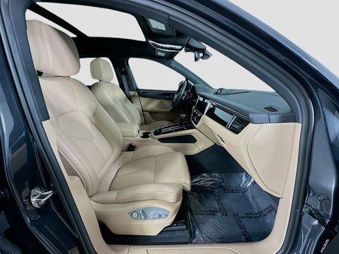 Used 2025 Porsche Macan image 30