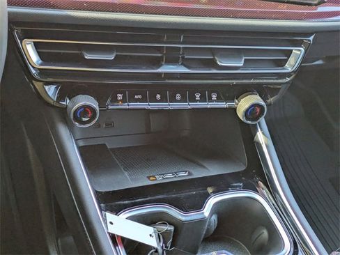 Certified 2024 Chevrolet Traverse RS image 23