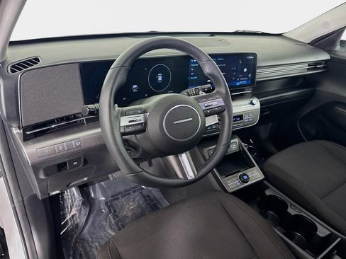 Certified 2024 Hyundai Kona SEL w/ Convenience Package FWD image 9