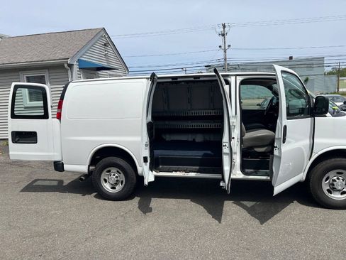 Used 2019 Chevrolet Express 2500 RWD image 15