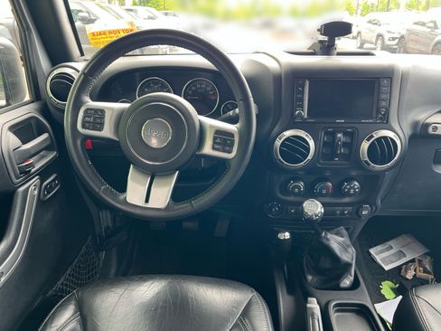 Used 2016 Jeep Wrangler Unlimited Rubicon AWD/4WD image 18