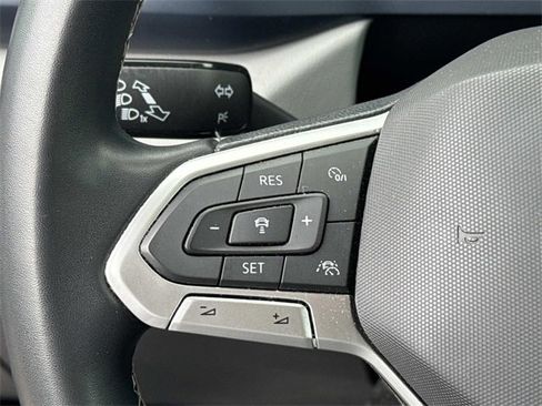 Used 2022 Volkswagen Taos SE w/ Panoramic Sunroof Package image 29