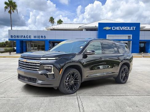 Used 2026 Chevrolet Traverse LT FWD image 2