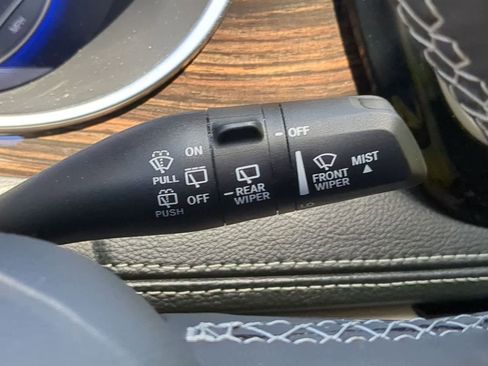 Used 2024 Chrysler Pacifica Limited w/ Trailer Tow Group AWD/4WD image 25