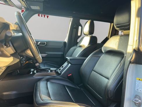 Used 2023 Ford Bronco Badlands w/ Sasquatch Package image 11
