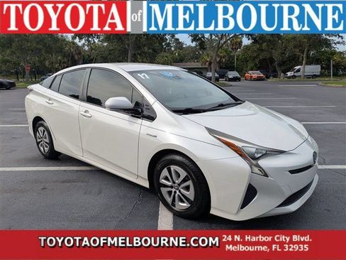 Used 2017 Toyota Prius Three FWD image 1
