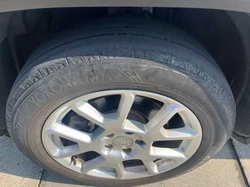 Used 2019 Jeep Renegade Latitude FWD image 13