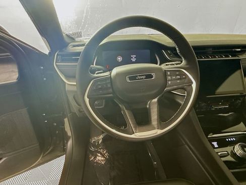 New 2025 Jeep Grand Cherokee Limited image 11