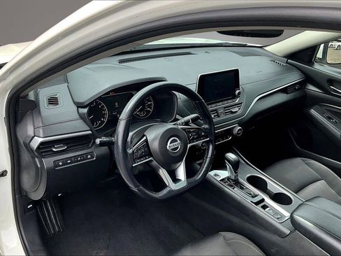 Used 2019 Nissan Altima 2.5 SV FWD image 17