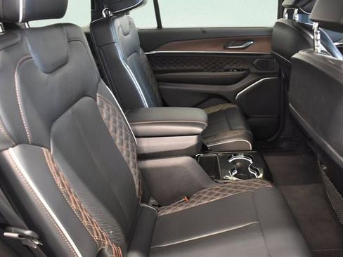 Used 2022 Jeep Grand Cherokee L Summit w/ Luxury Tech Group V AWD/4WD image 17