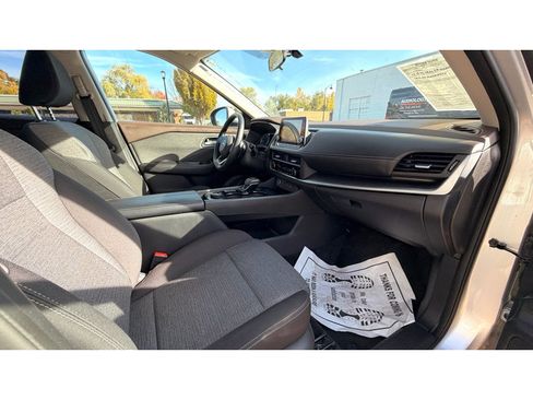 Used 2023 Nissan Rogue SV AWD/4WD image 11