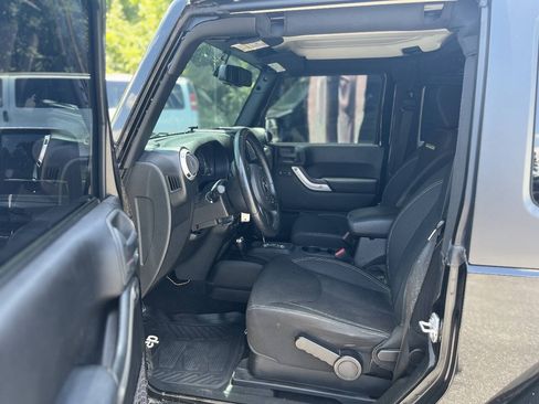 Used 2015 Jeep Wrangler Sahara w/ Connectivity Group AWD/4WD image 11