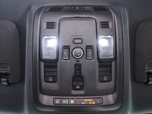 Used 2025 Chevrolet Suburban High Country AWD/4WD image 19
