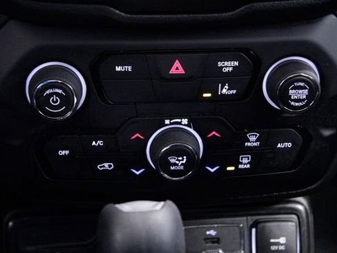 Used 2022 Jeep Renegade Latitude w/ Sun/Sound Group image 28