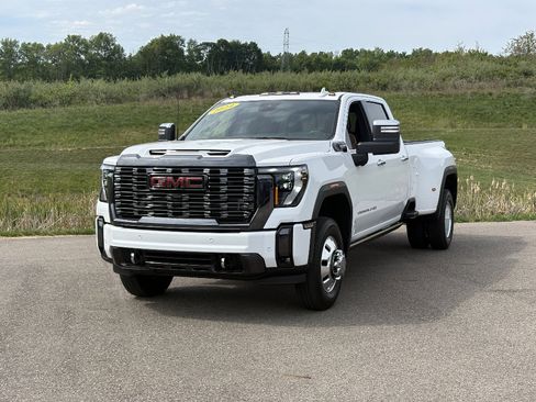 Used 2024 GMC Sierra 3500 Denali Ultimate AWD/4WD image 1