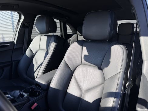 Certified 2024 Porsche Macan image 20