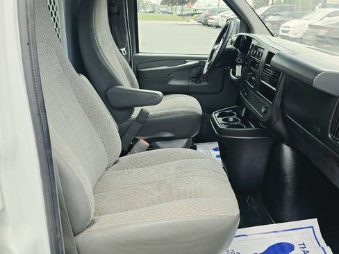 Used 2014 Chevrolet Express 2500 RWD image 19