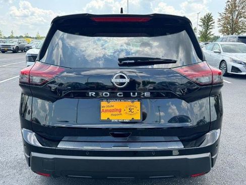 Certified 2026 Nissan Rogue SV FWD image 4