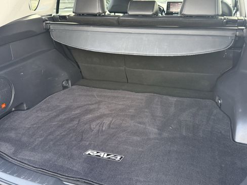 Used 2019 Toyota RAV4 XLE Premium image 32