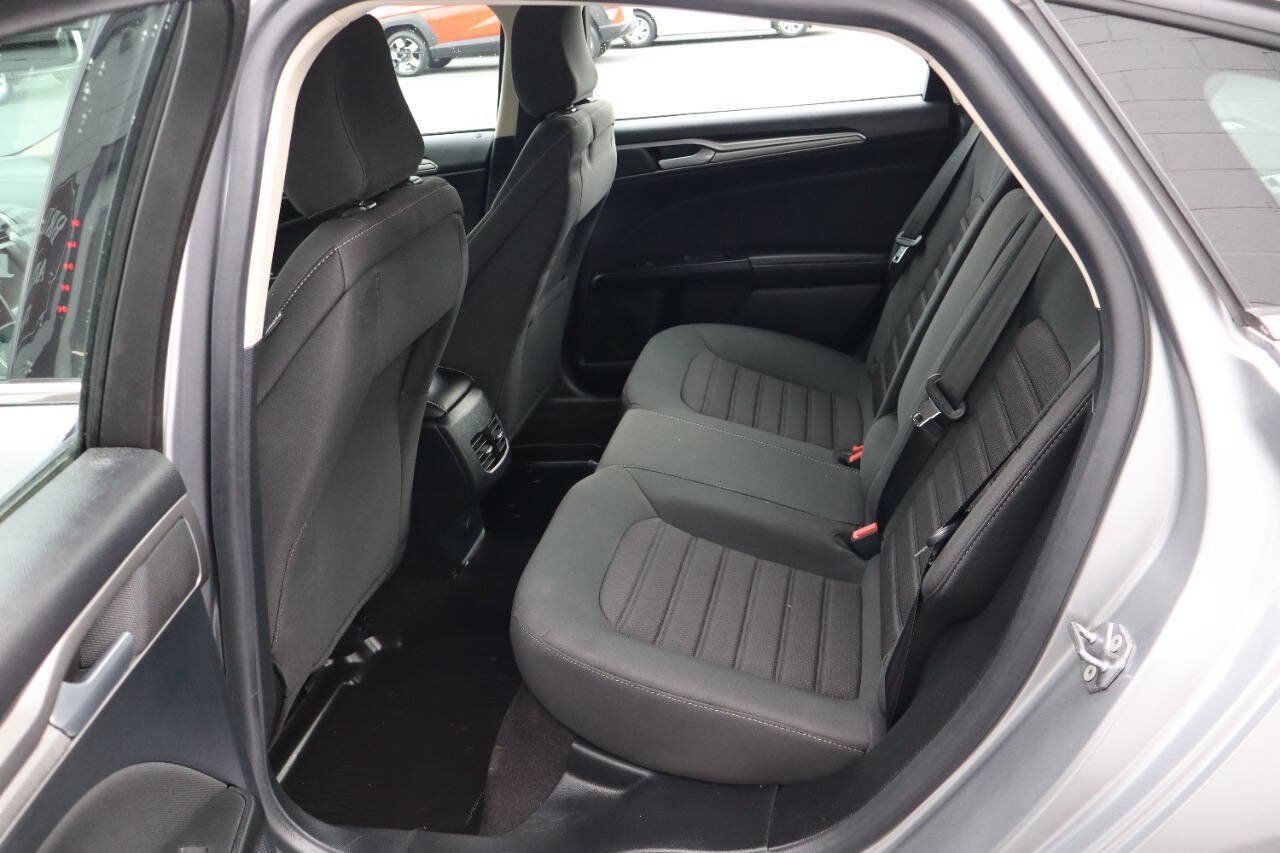 Used 2020 Ford Fusion SE AWD/4WD image 4