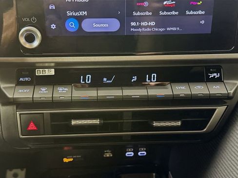 Used 2025 Toyota Camry SE image 23